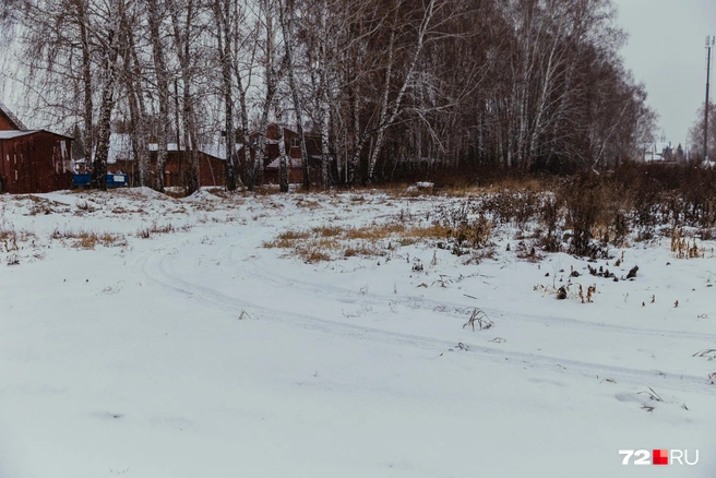 В итоге жильцы многоквартирников стали искать другие объезды | Источник: Ирина Шарова / 72.RU