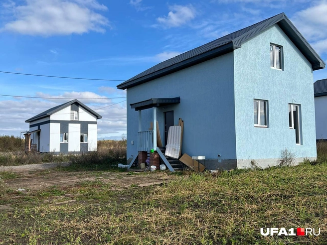 Дома пока не огорожены заборами | Источник: читатель UFA1.RU