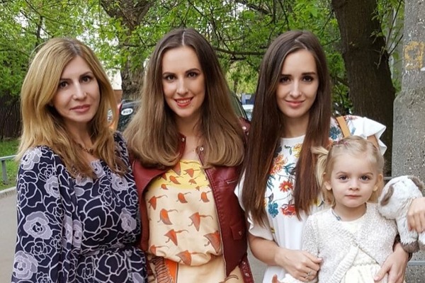 Ирина вместе с дочерьми участвовала в телестройке