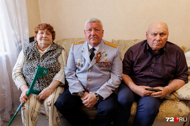 Валерий Артюхов со своими родителями. У матери и отца полковника серьезные проблемы со здоровьем  | Источник: Ирина Шарова / 72.RU