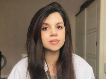 «Авиакомпания угрожала мне и ребенку!»: Устиненко разделили с 2-летней дочерью в самолете и вызвали на нее полицию