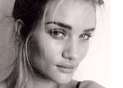 Британские женщины тратят по месяцу жизни на селфи