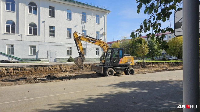 Со стороны Кирова возле областной клинической больницы убран забор | Источник: Дарья Никитченко / 45.RU