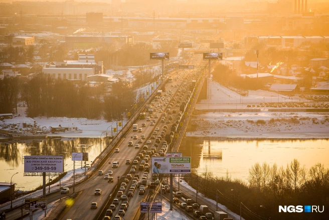 Ремонт Димитровского моста продолжат весной  | Источник: Александр Ощепков / NGS.RU