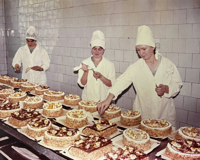 Ранее в этих стенах готовили торты, пирожные и еду для работающих на заводе людей | Источник: Екатерина Антипова