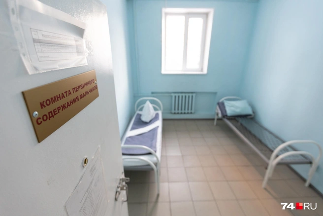 Двухместная комната:&nbsp;сюда попадают в первый день, после осмотра медика переводятся в общую спальню | Источник: Наталья Лапцевич