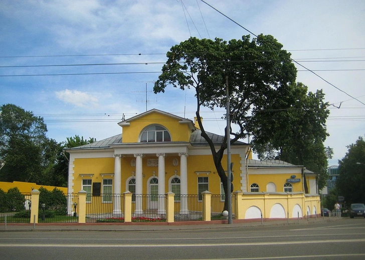 7 затерянных классических особняков Москвы