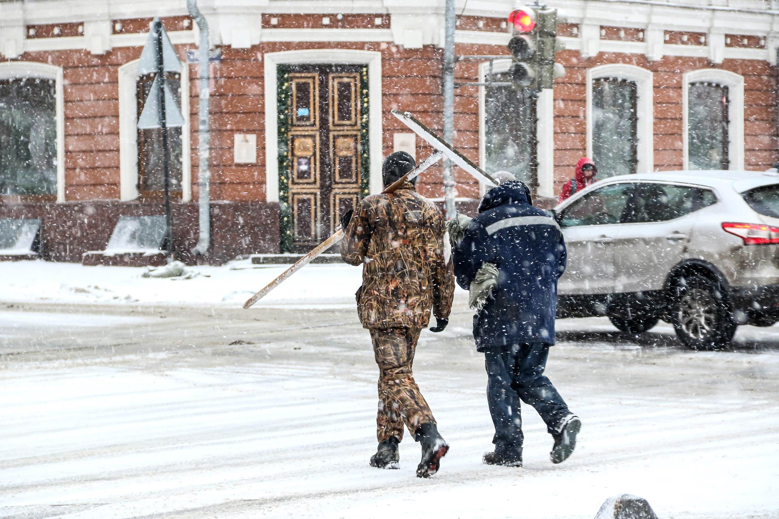 19 декабря сколько было снега. Снегопад в Нижнем Новгороде. Ледяной дождь в Нижнем Новгороде. Где сейчас идет снег. Нижний Новгород февраль.