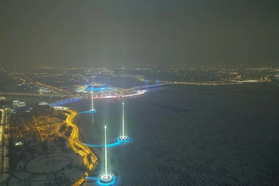 Зонтики пригодятся: в Петербурге дождь, но тепло