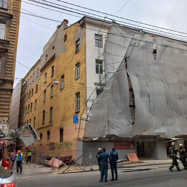 Строительные леса рухнули на Загородном проспекте в Петербурге | Источник: Прокуратура г. Санкт-Петербурга