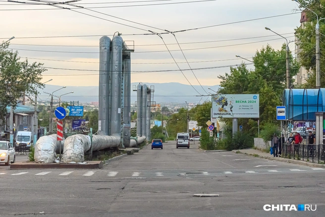 О переносе сетей, торчащих над землей, говорят уже много лет | Источник: Олег Федоров / CHITA.RU