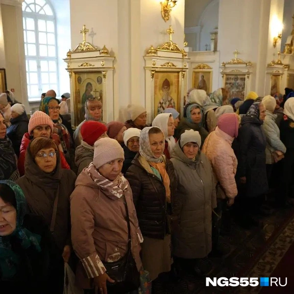 Люди начали приходить в храм заранее | Источник: Евгений Софийчук / NGS55.RU