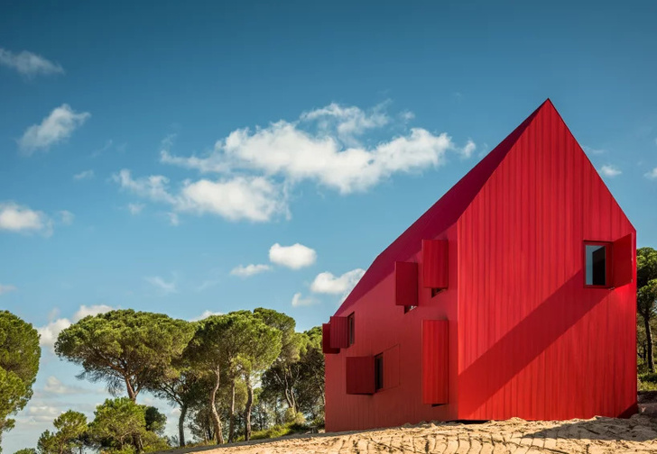 this bright red house in portugal has been designed to stand out (фото 0)