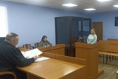 Суд увеличил срок мачехе за истязание падчерицы