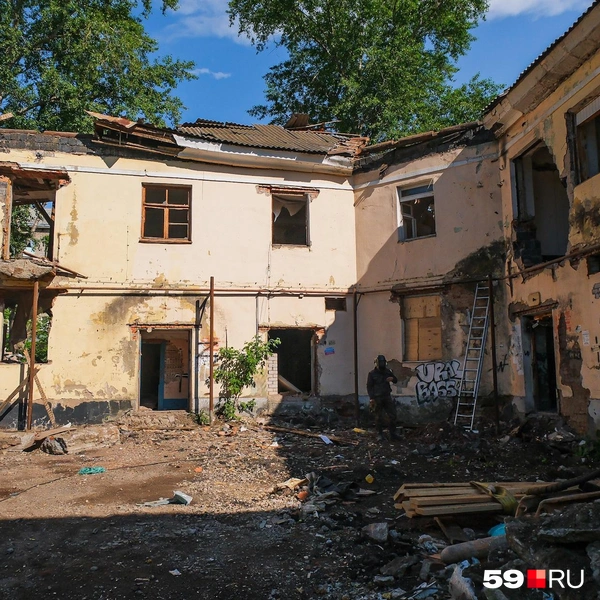 Еще до сноса дом частично разграбили мародеры | Источник: Тимофей Калмаков / 59.RU