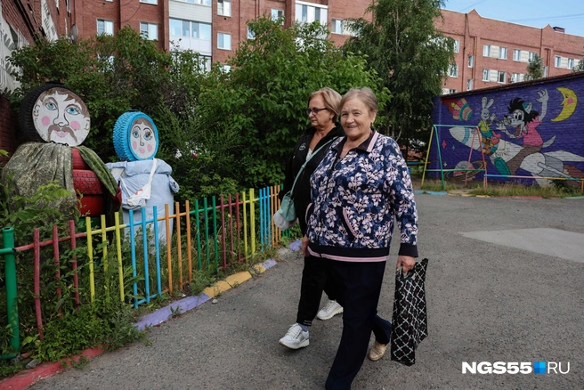 Людмила Петровна улыбнулась в ответ на комплимент | Источник: Евгений Софийчук / NGS55.RU