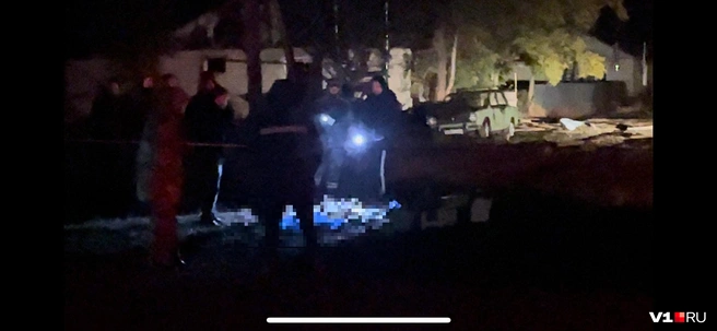 Завершать осмотр места происшествия приходилось уже при свете фар и фонариков | Источник: Илья Воробушкин / V1.RU