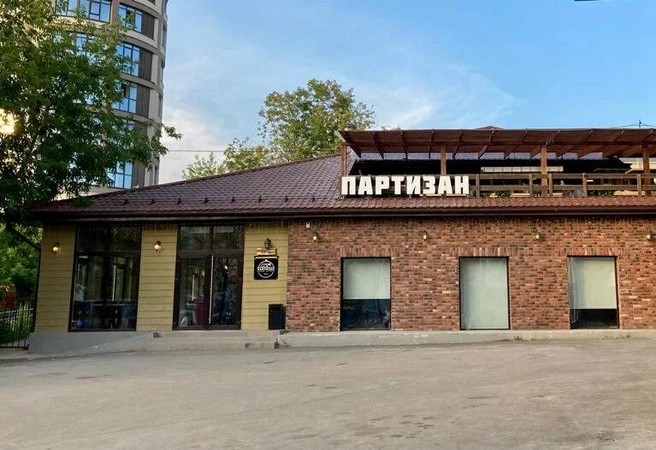 Последние три года «Партизан» работает на проспекте Комсомольском, 44А | Источник: Денис Кондратьев / «Яндекс Карты»