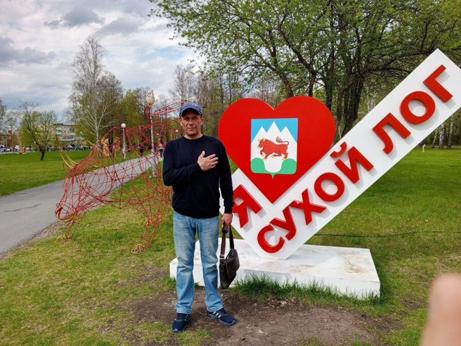 Несмотря на множественные переломы таза у пострадавшего, на заводе не вызвали скорую помощь, а отвезли его в больницу своим ходом. | Источник: Юлия Коковина