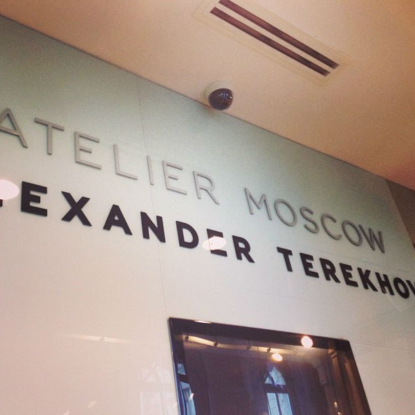 В поисках платья Ксения и Полина заглянули в бутик Александра Терехова