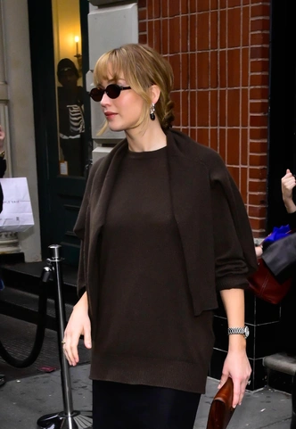 Минимализм, в который влюблены все: как Дженнифер Лоуренс стала новой королевой стритстайла Минимализм, в который влюблены все: как Дженнифер Лоуренс стала новой королевой стритстайла