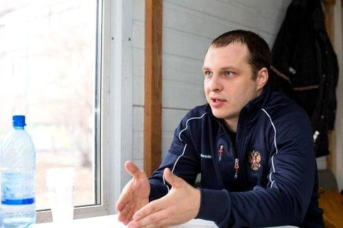 33-летний тренер Александр Лучискенс | ngs24.ru