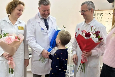 Ребенок поранил глаз ножницами, но зрение восстановили