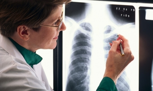 Учитель с открытой формой туберкулеза устроилась на работу в школу по поддельным медсправкам