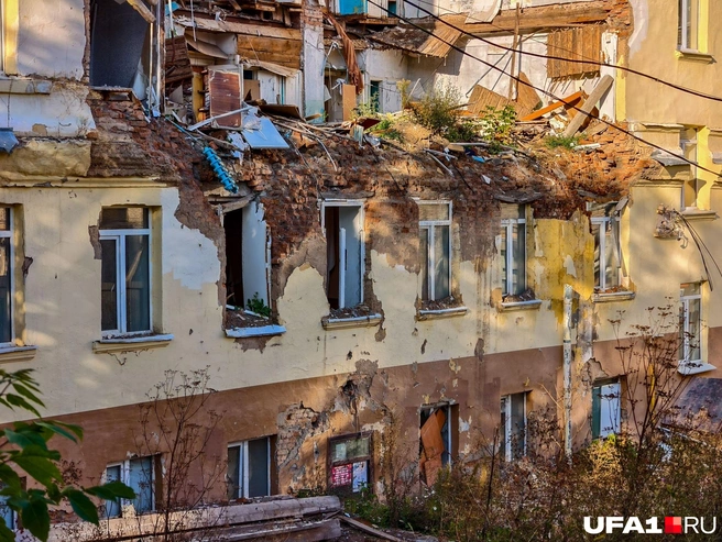 Два нижних этажа первые в очереди на обрушение | Источник: Булат Салихов / UFA1.RU