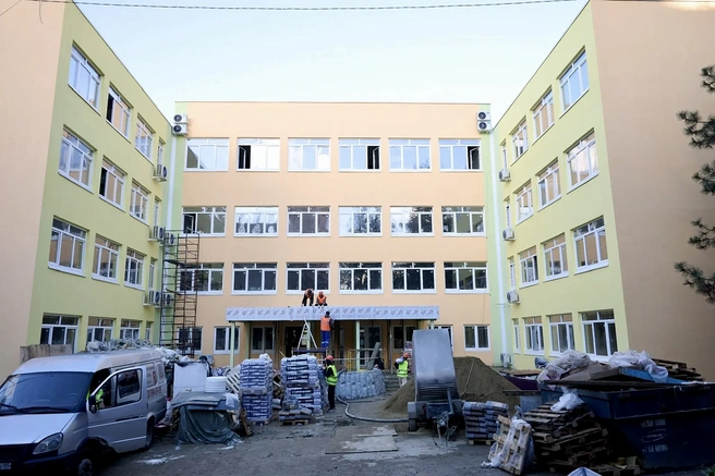 Закончить ремонт корпуса должны были в ноябре | Источник: sochi.ru