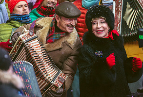 Михаил Боярский и Инна Чурикова в фильме «Самый лучший день» Михаил Боярский и Инна Чурикова в фильме «Самый лучший день»