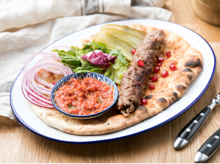 Фалафель, фатуш и кебаб: три блюда для кошерного обеда