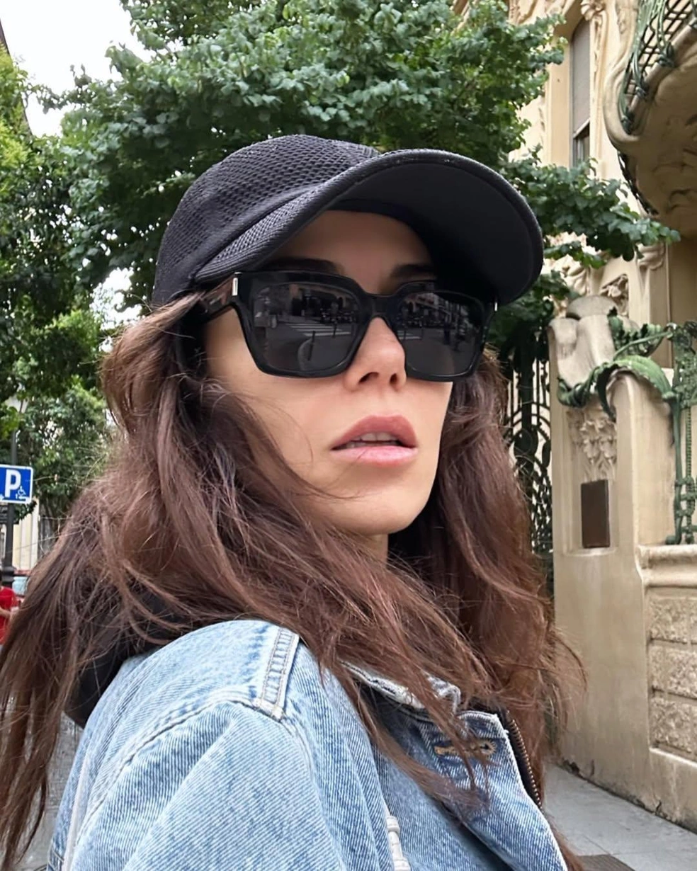 Актриса недавно побывала в Мадриде | Источник: cansudere / Instagram (экстремистская организация, деятельность запрещена на территории РФ)