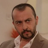 <p>Али Атай</p>