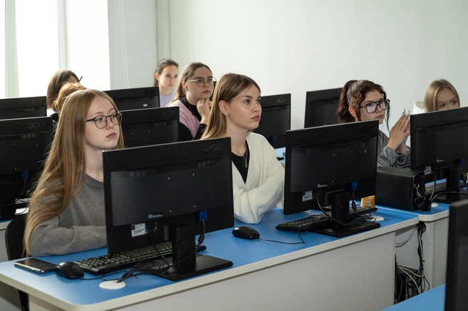 Студенты занимаются в комфортных малых группах — максимум 18–20 человек | Источник: Василина Любимова