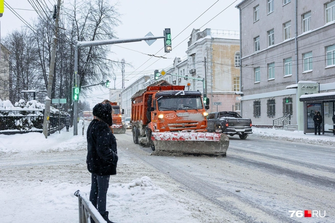 Снегоуборочная техника работает в усиленном режиме | Источник: Артем Бауман / 76.RU