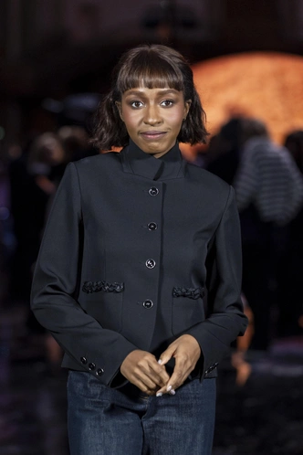 Айо Эдебири на показе Chanel. 