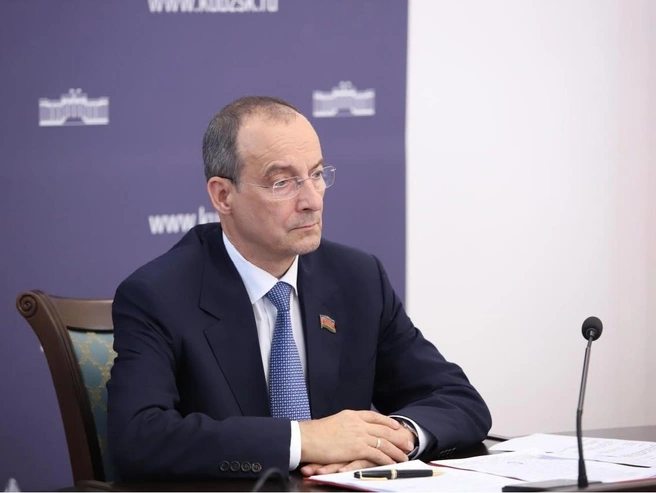 Юрий Бурлачко провел совещание по вопросам подготовки новых кадров для работы в управлении | Источник: пресс-служба Законодательного собрания Краснодарского края