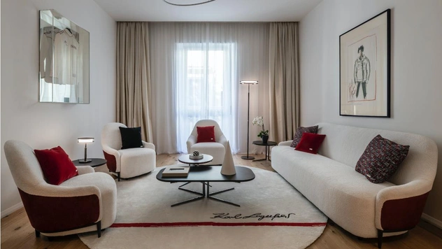 Первая коллекция Karl Lagerfeld Maison на выставке в Милане