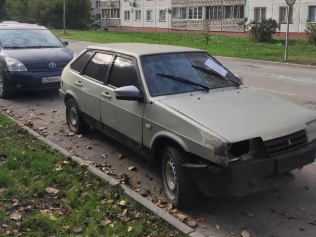 Автомобиль стоит на улице Лежена | Источник: Мэрия Новосибирска