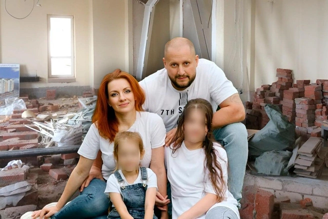 Чтобы превратить просторную антресоль в полноценное жилье, семье пришлось потратить на реконструкцию и ремонт огромные деньги | Источник: Иван Велижанин, коллаж: Дмитрий Гладышев / Городские медиа