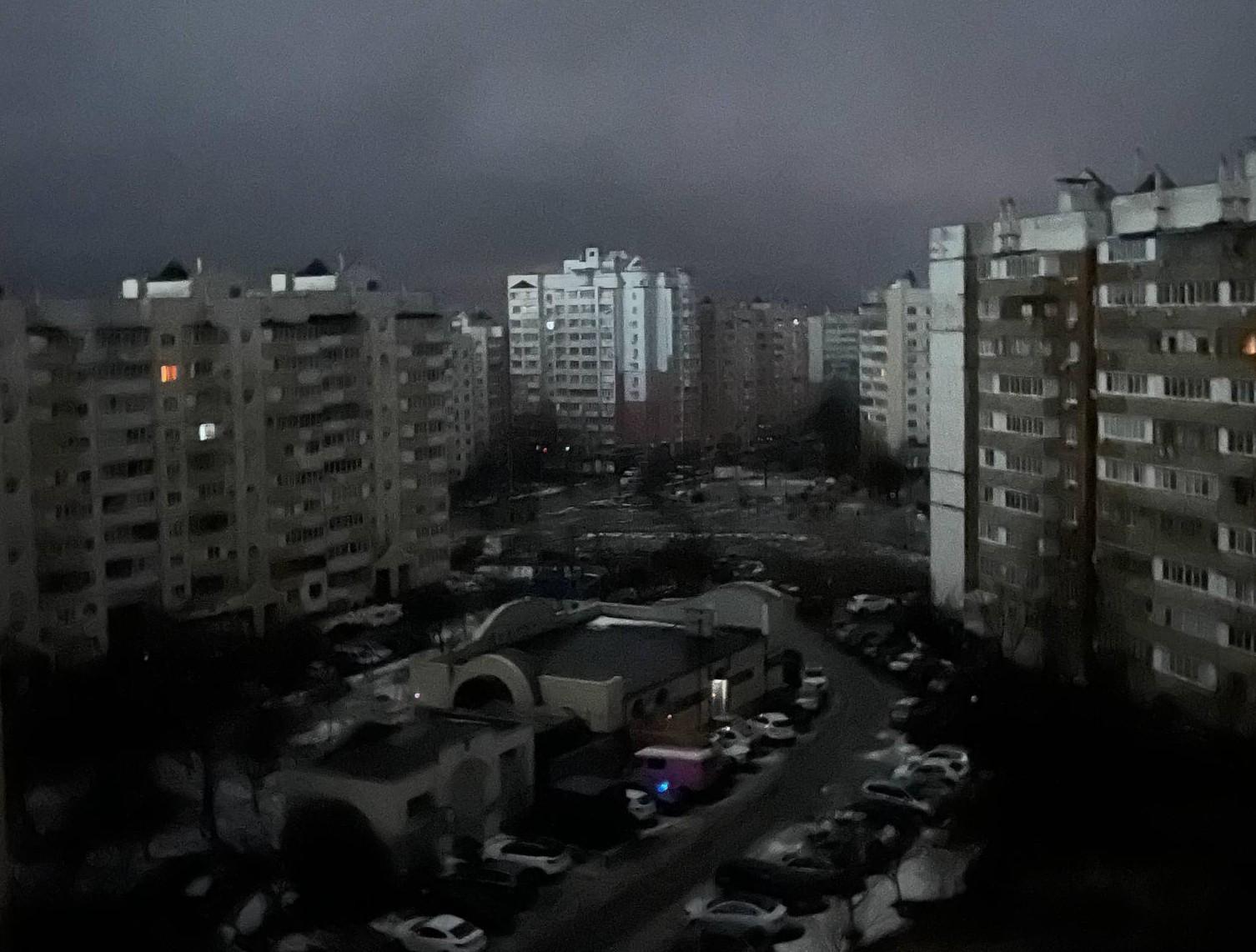 Ни света, ни тепла, на АЗС очереди. Что творится в Белгороде после ночной атаки: репортаж