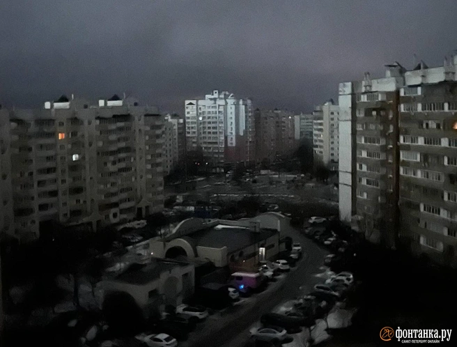 Свечи и очереди на АЗС. Журналист «Фонтанки» ходит по Белгороду, чтобы найти интернет и показать, что творится в городе | Источник: Кира Зубкова / «Фонтанка.ру»