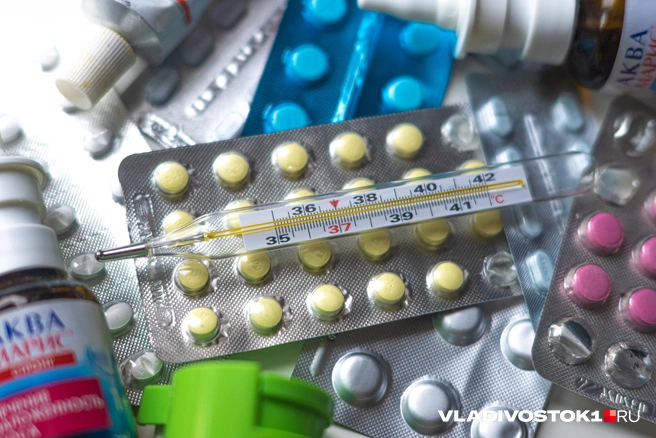 Если пациент&nbsp;— гипертоник, то нужно активно измерять давление или следить за уровнем сахара, если есть диабет, потому что обострение этих состояний возможно при гриппе | Источник: Елена Буйвол / VLADIVOSTOK1.RU