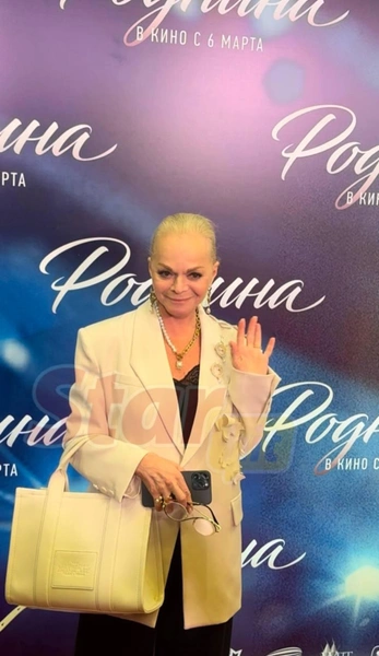 Лариса Долина