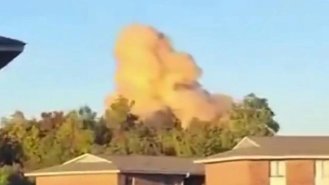 В небе над городом появилось облако дыма | Источник: Rawsalerts / X (заблокирован в России с марта 2022 года по решению Роскомнадзора)