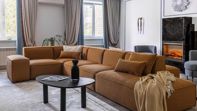 Цвет, свет и классические детали: квартира 185 м² в Казахстане