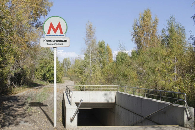 Вход в метро в том самом месте, где он должен появиться по планам мэрии | Источник: Стас Соколов и Юрий Орлов / NGS.RU