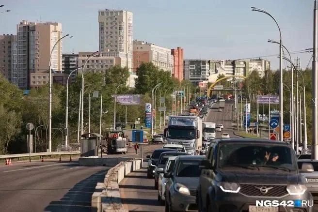 Во время второго этапа реконструкции функционировать будут лишь две полосы | Источник: Максим Серков / NGS42.RU