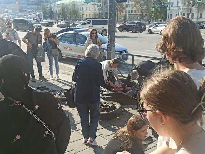 Троих пострадавших после аварии госпитализировали | Источник: читатель Е1.RU